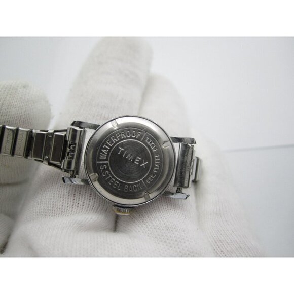Vtg Women Timex 17 Jewels  Hand Wind Analog 19mm Round Watch (H990) main image 9